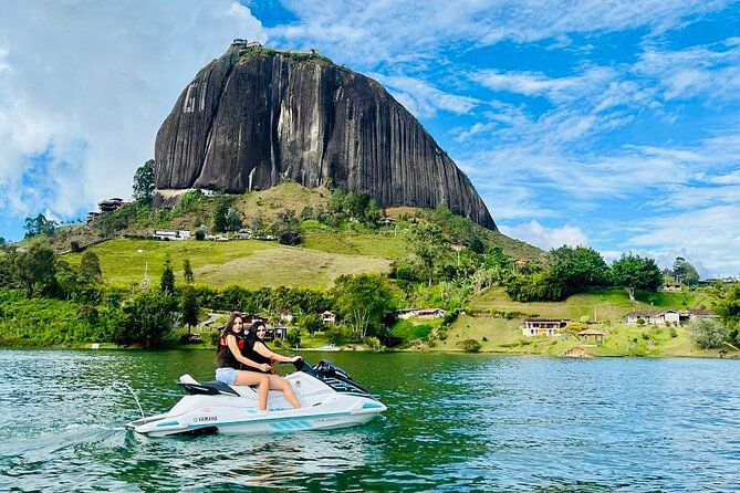 Jet Ski Adventure during the Spanglish Guatapé Experience