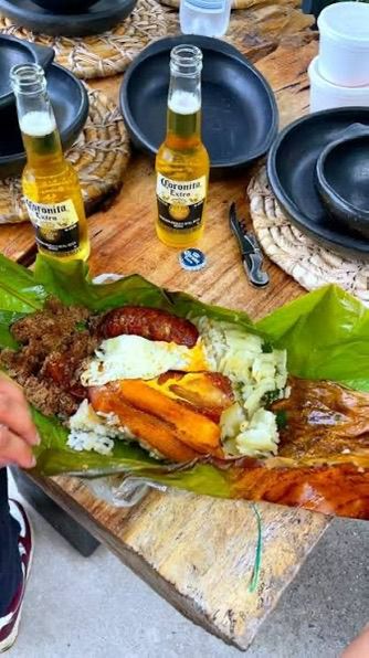 Dinner & Drinks during the Spanglish Guatapé Experience